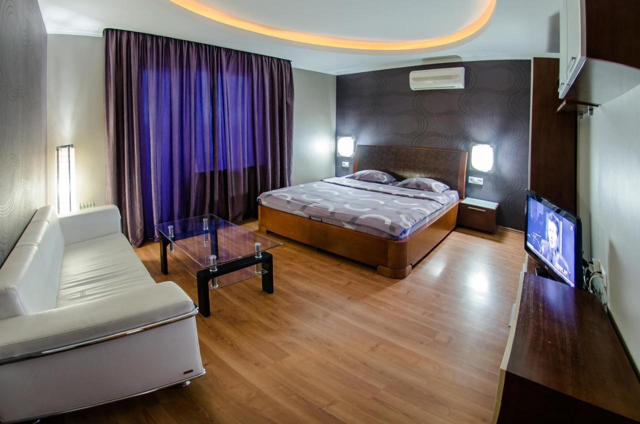 Hotrent Pechersk Lesy 20/22 Κίεβο Εξωτερικό φωτογραφία
